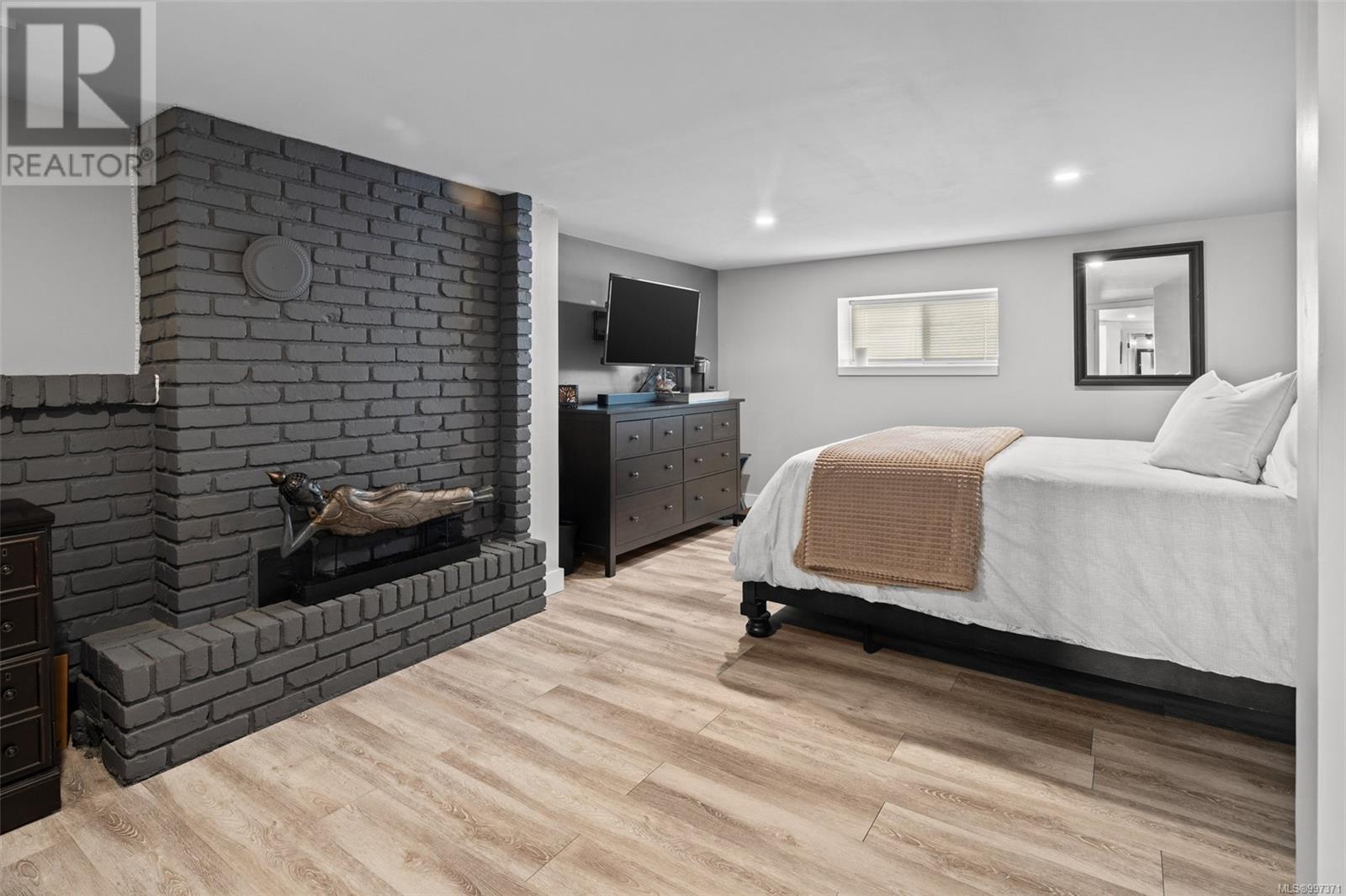  881 Snowdrop Avenue, Saanich