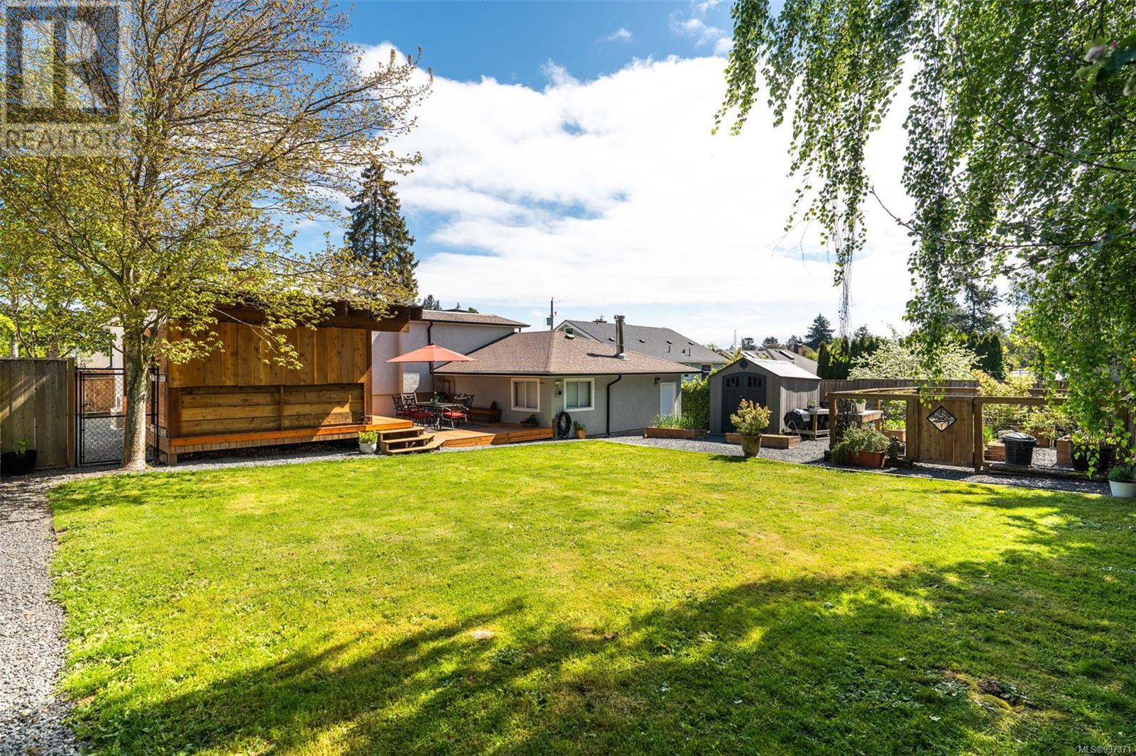  881 Snowdrop Avenue, Saanich