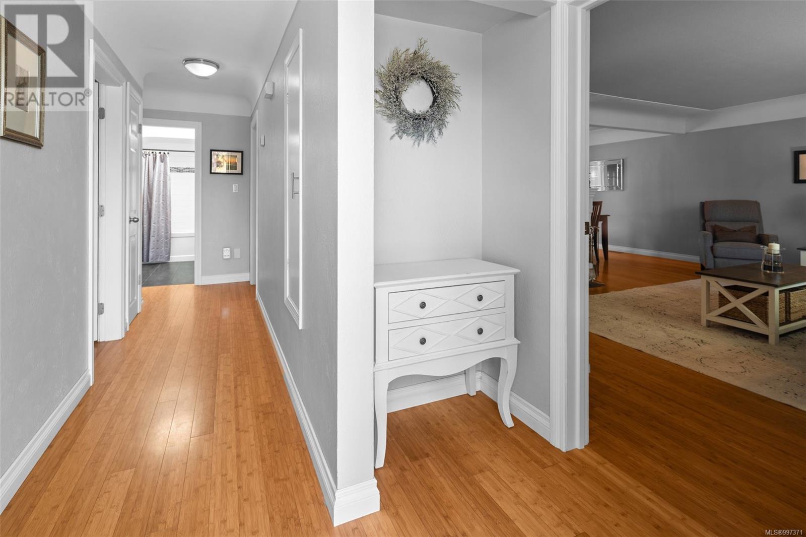  881 Snowdrop Avenue, Saanich