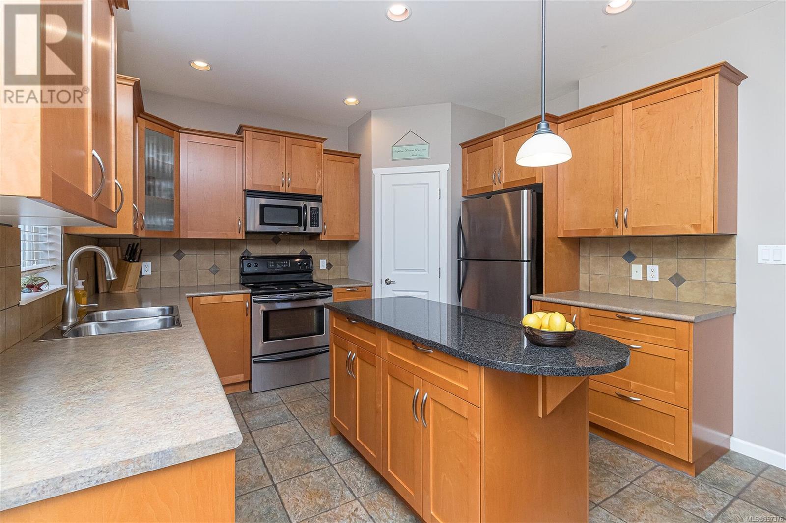  6486 Beechwood Place, Sooke