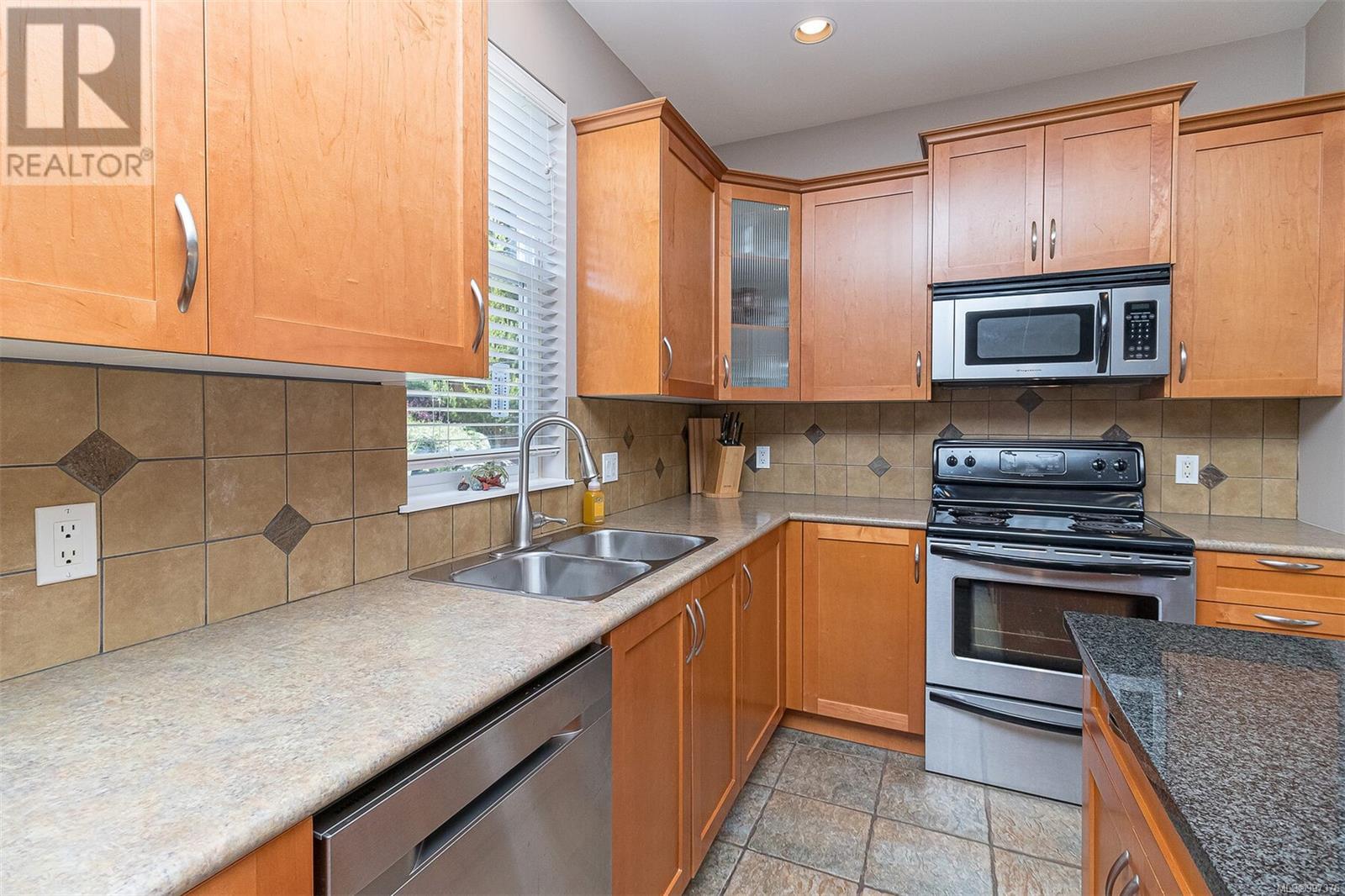  6486 Beechwood Place, Sooke