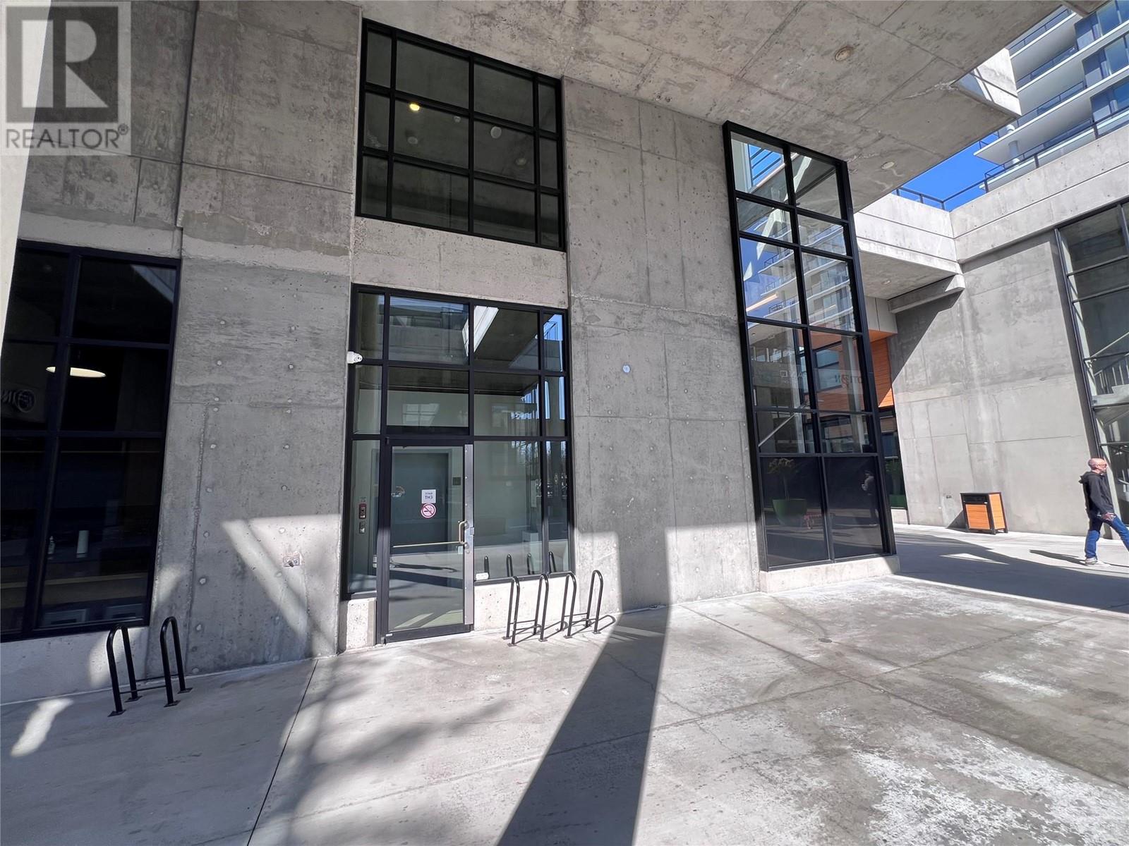 214 3030 Pandosy Street, Kelowna