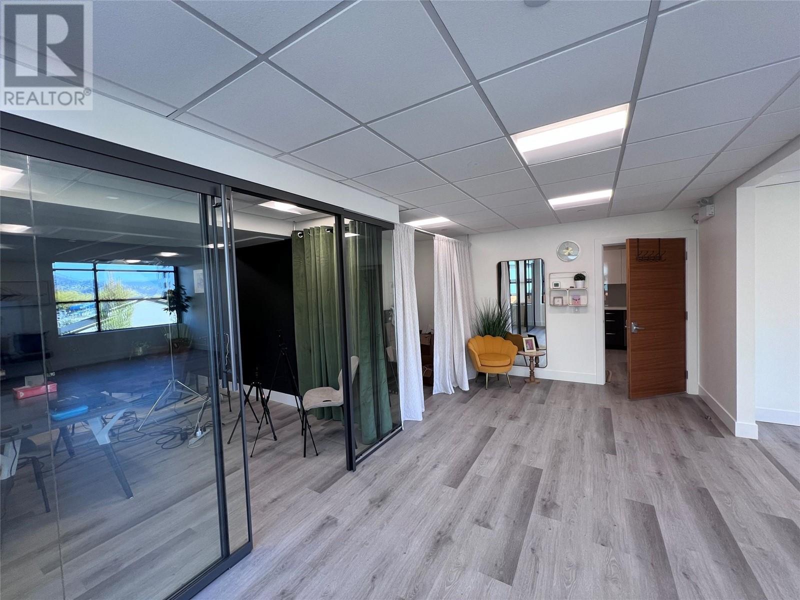 214 3030 Pandosy Street, Kelowna