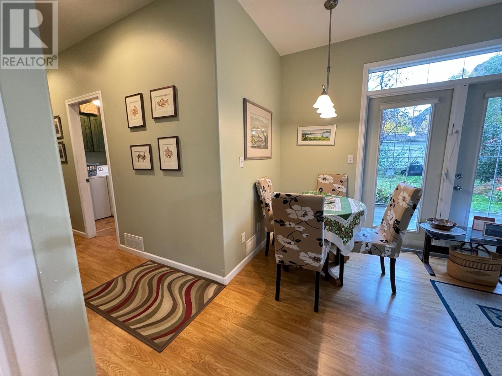  10417 Victoria Road South, Summerland
