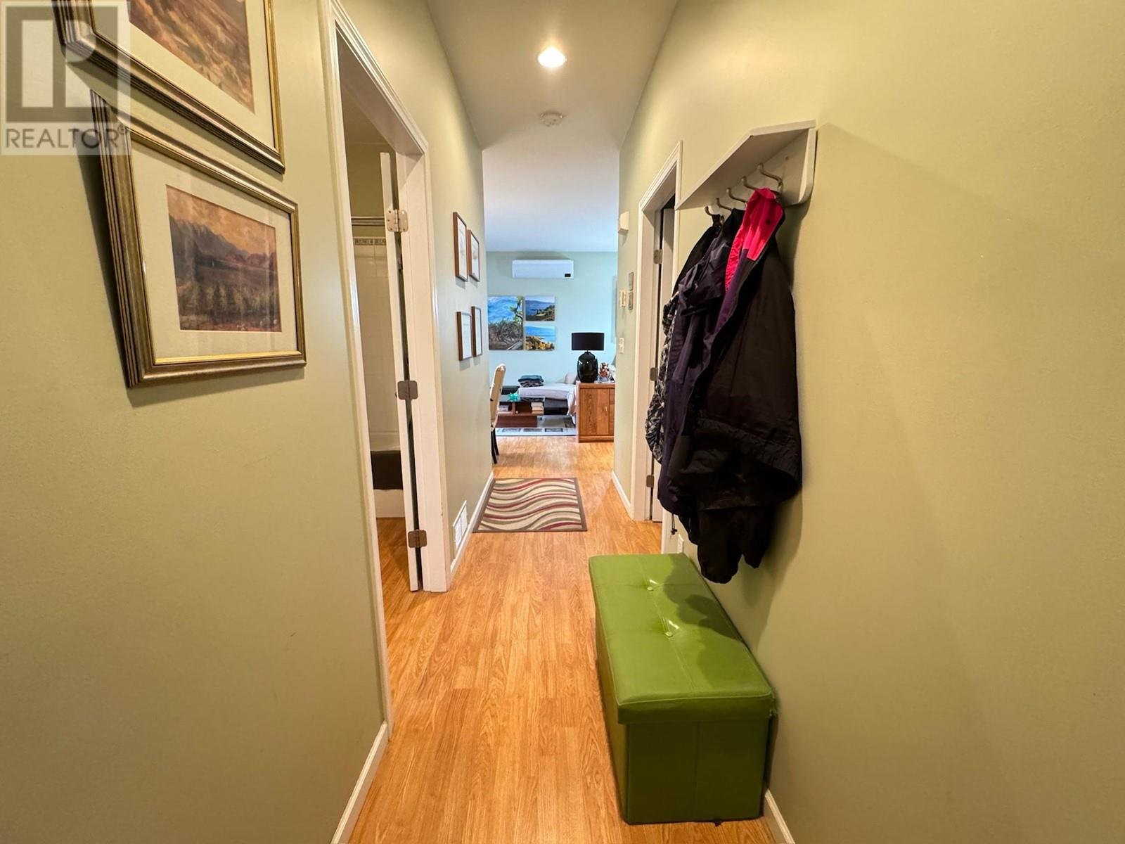  10417 Victoria Road South, Summerland