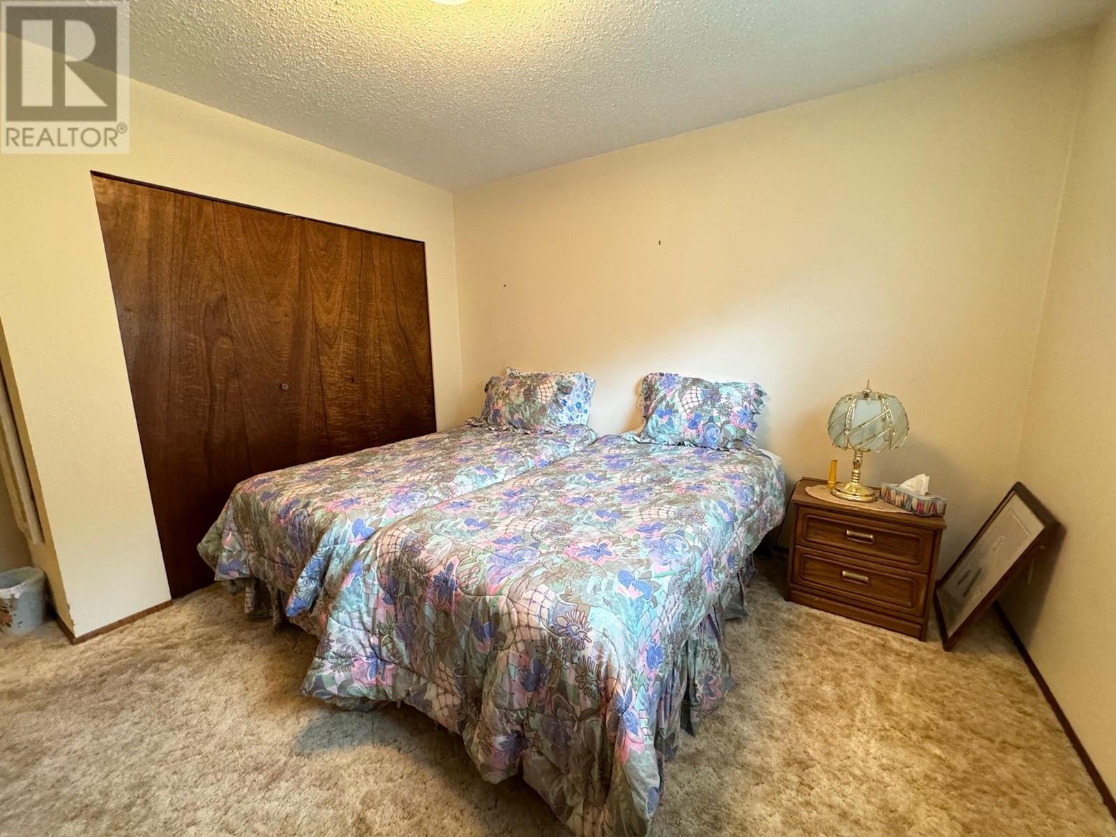 10417 Victoria Road South, Summerland