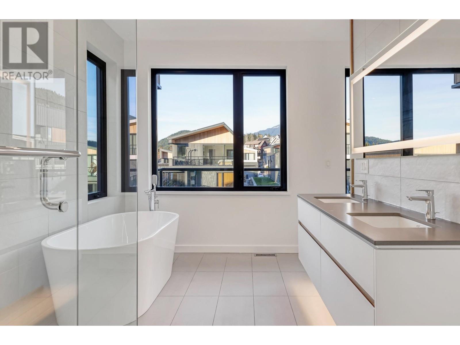 2946 SNOWBERRY PLACE, Squamish