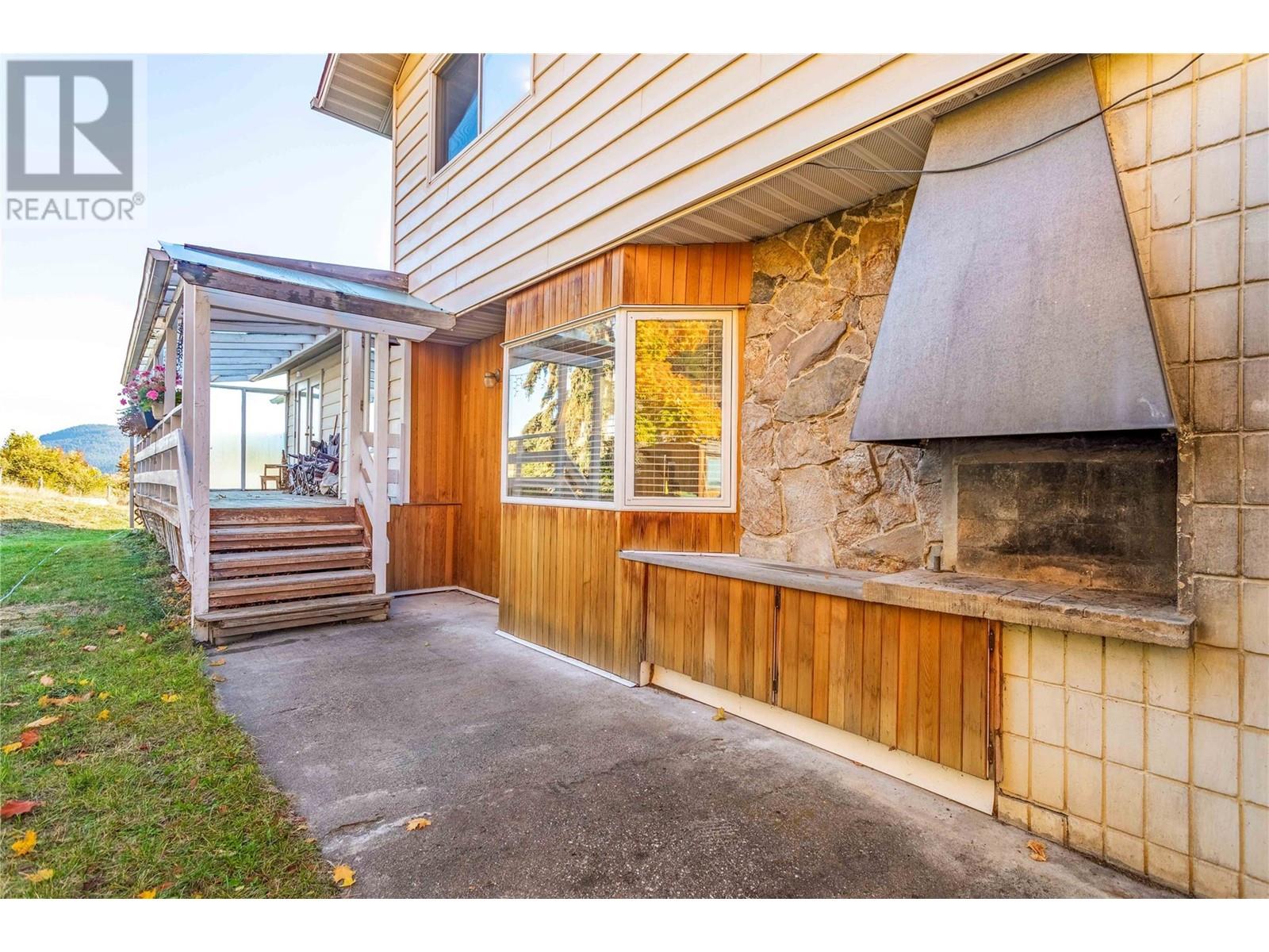  15370 Old Mission Road, Lake Country