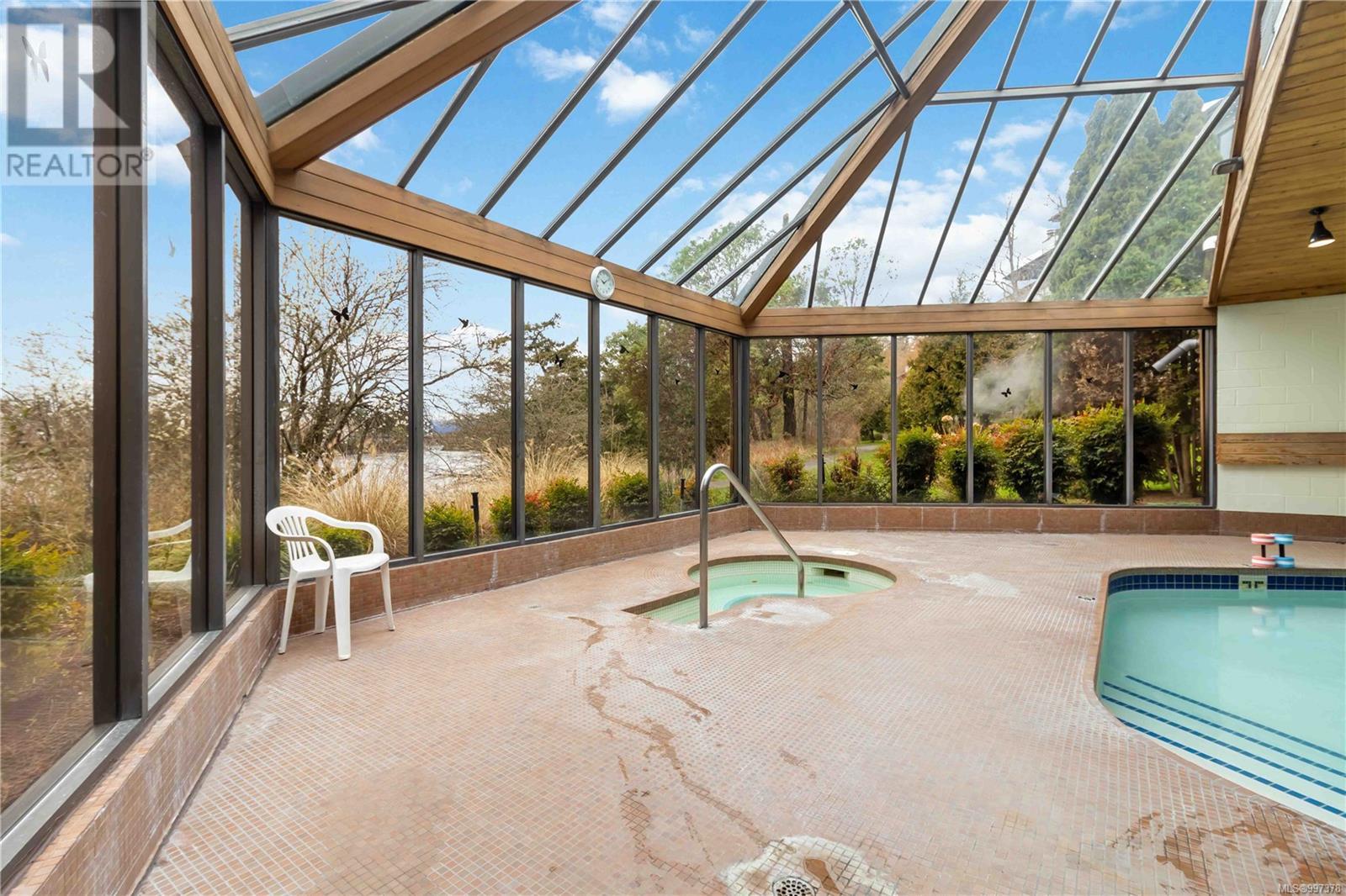 410 71 Gorge Road West, Saanich