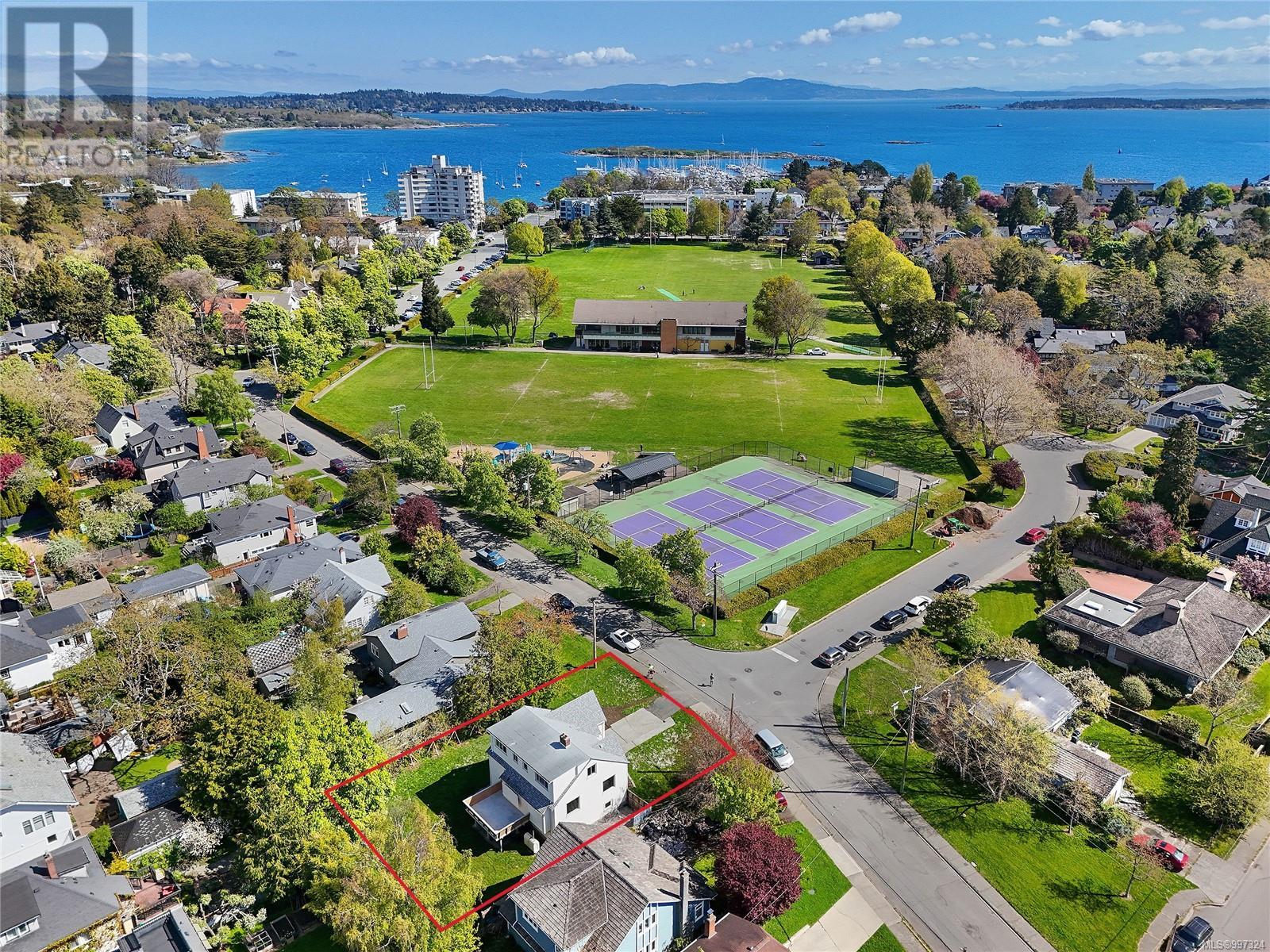 1024 Transit Rd, Oak Bay