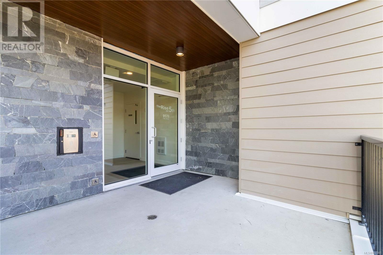 403 9570 Fifth Street, Sidney