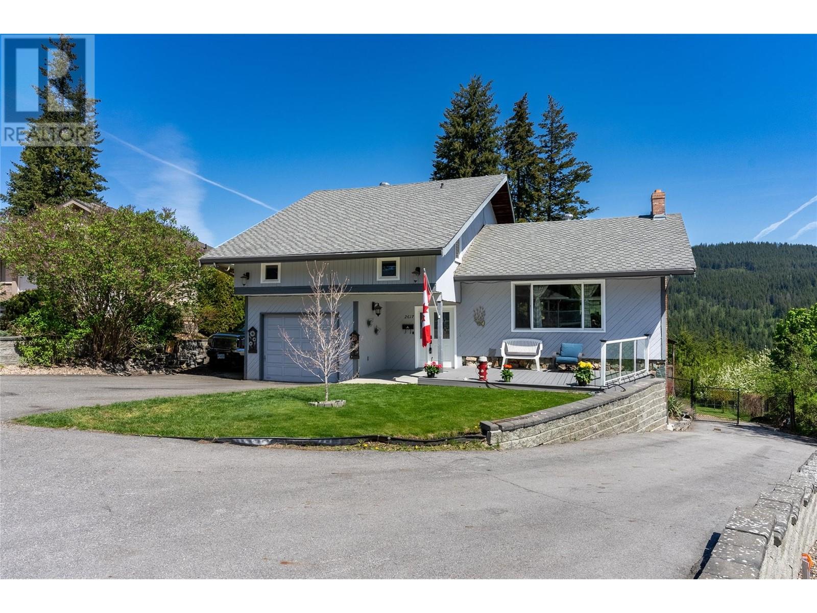 Photo 5 of 2617 Golf Course Drive, Blind Bay BC