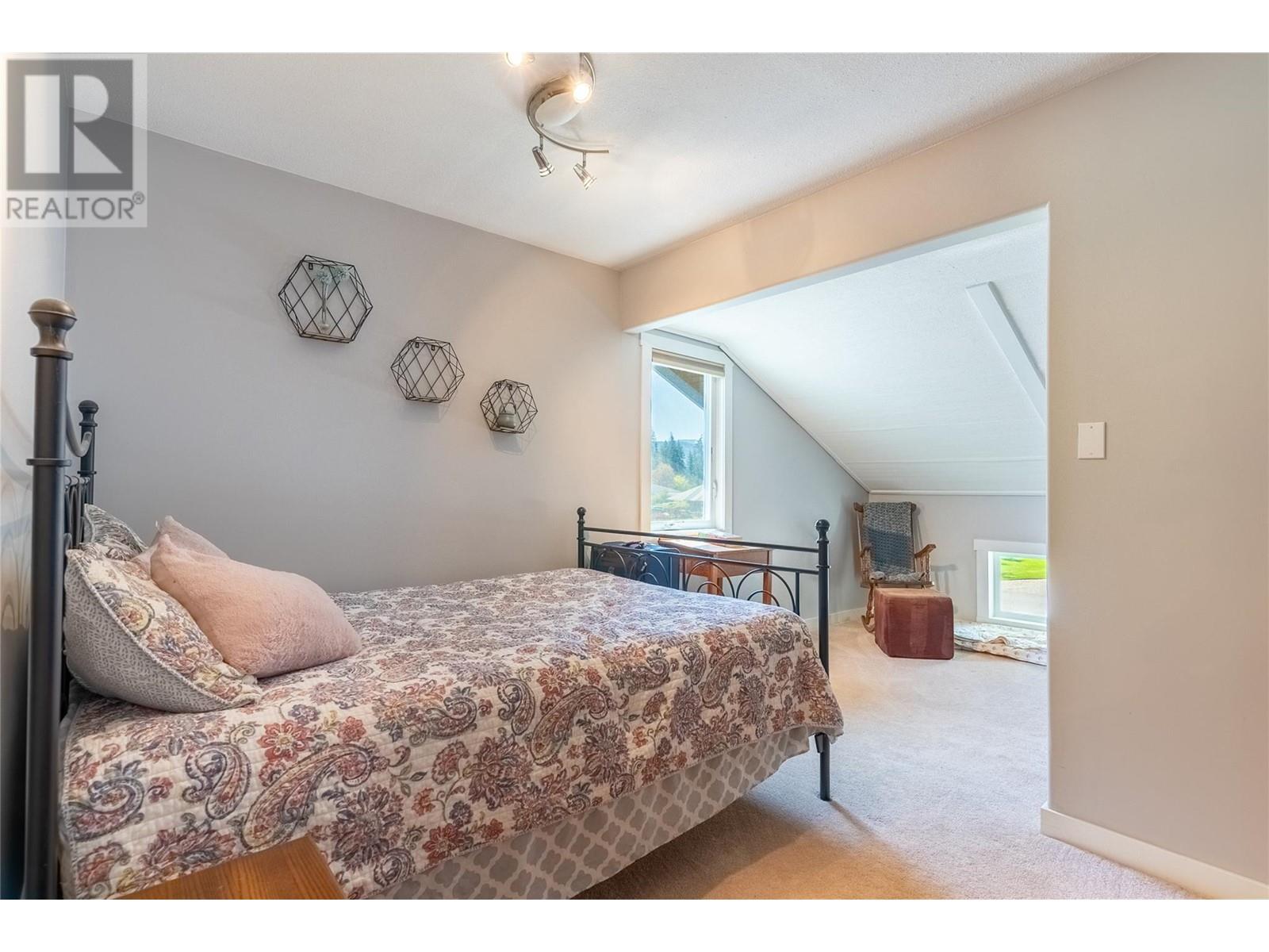 Photo 11 of 2617 Golf Course Drive, Blind Bay BC