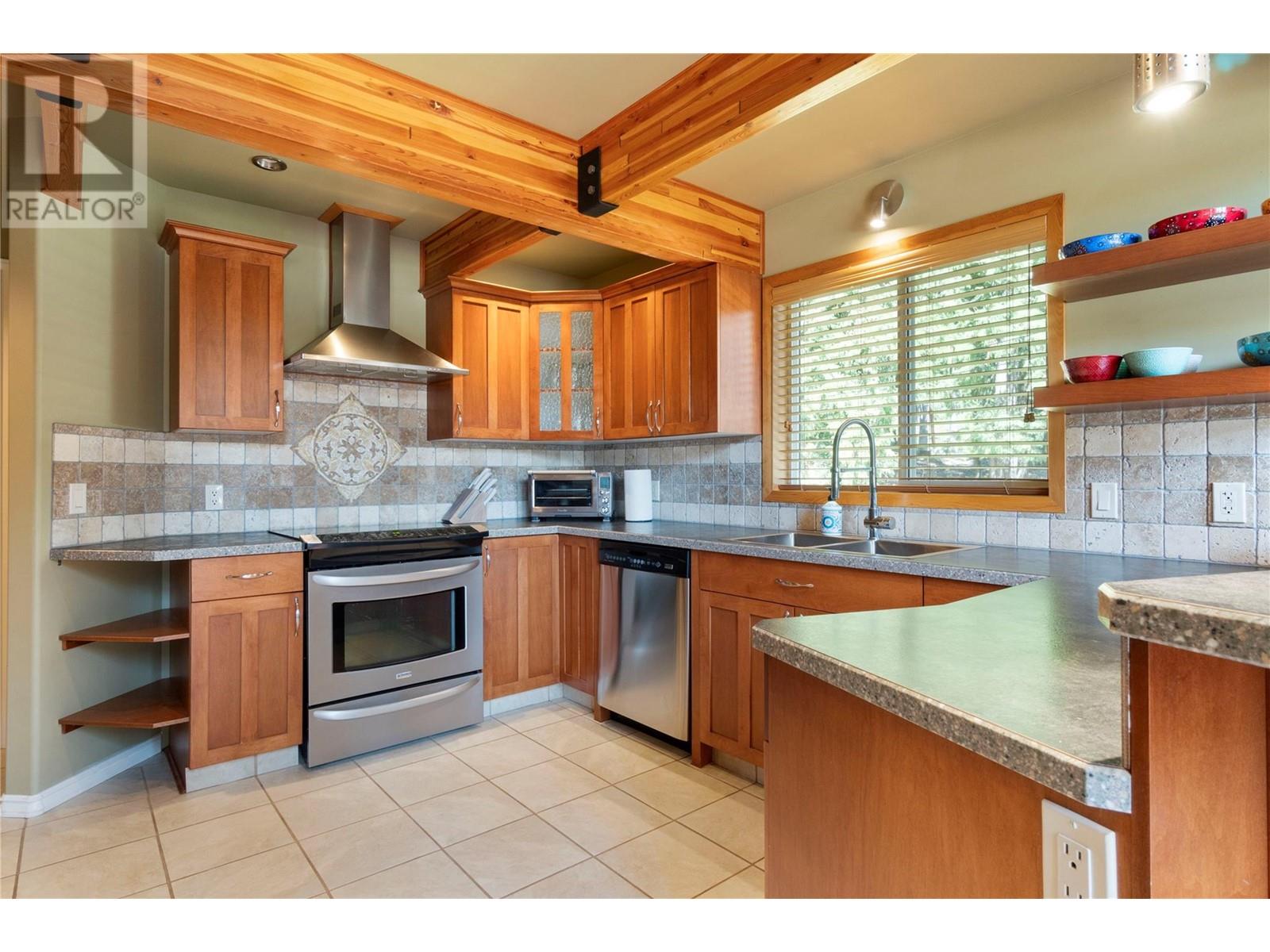 Photo 10 of 7889 Gardiner Road, Anglemont BC