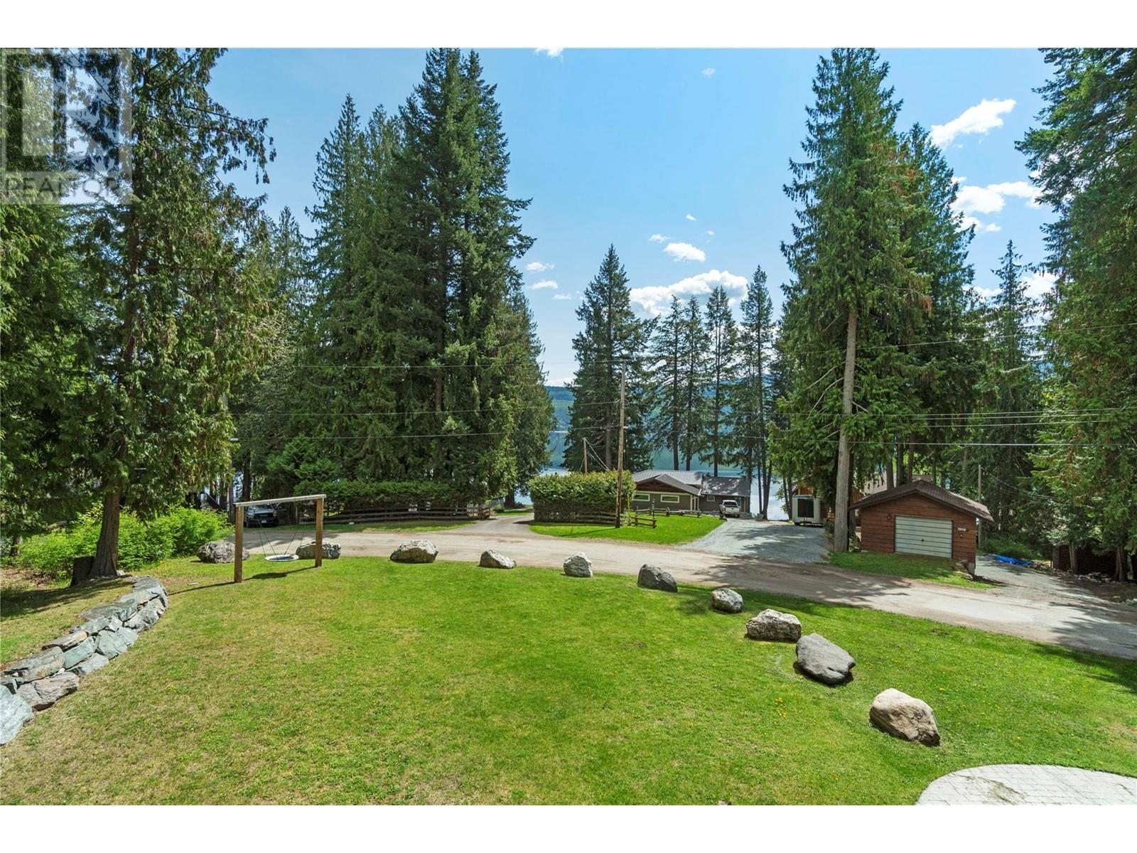 7889 Gardiner Road, Anglemont