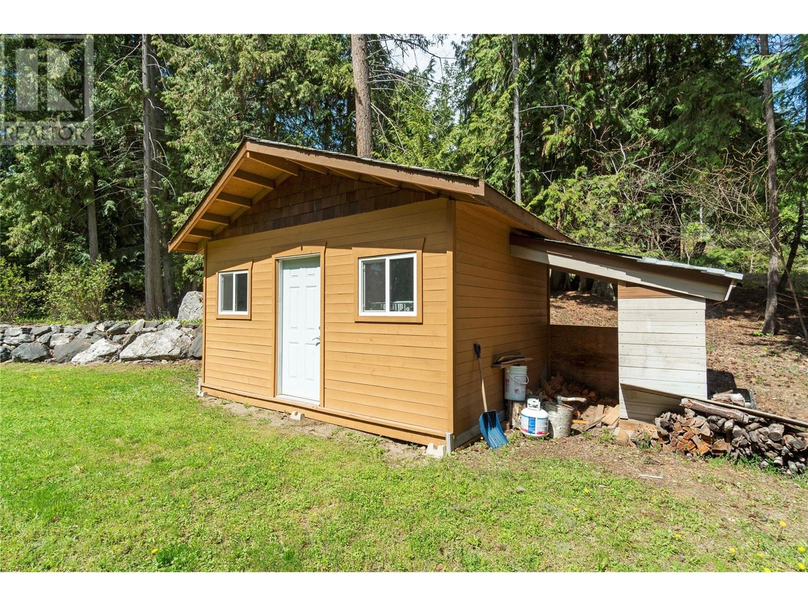 7889 Gardiner Road, Anglemont