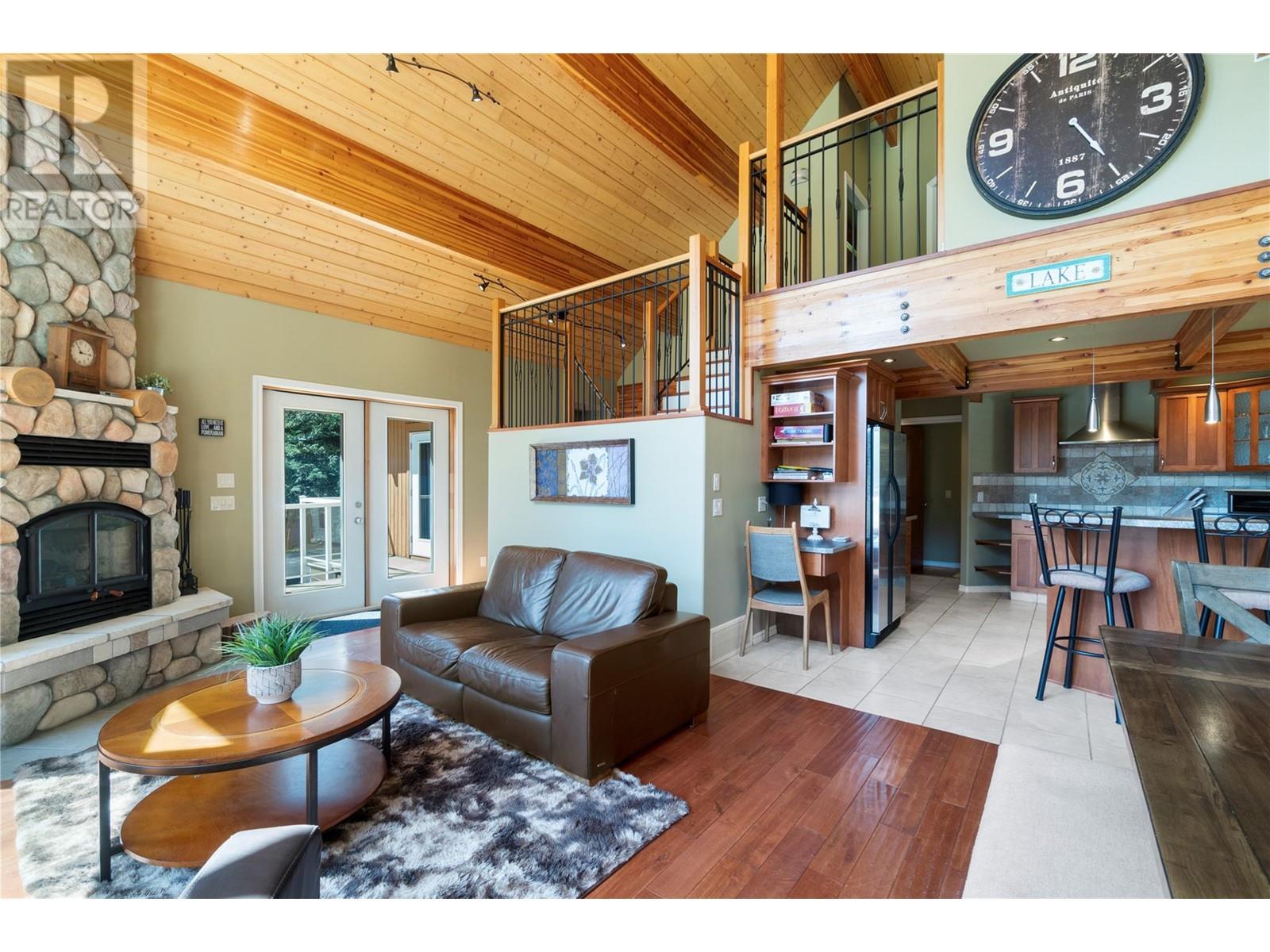 7889 Gardiner Road, Anglemont