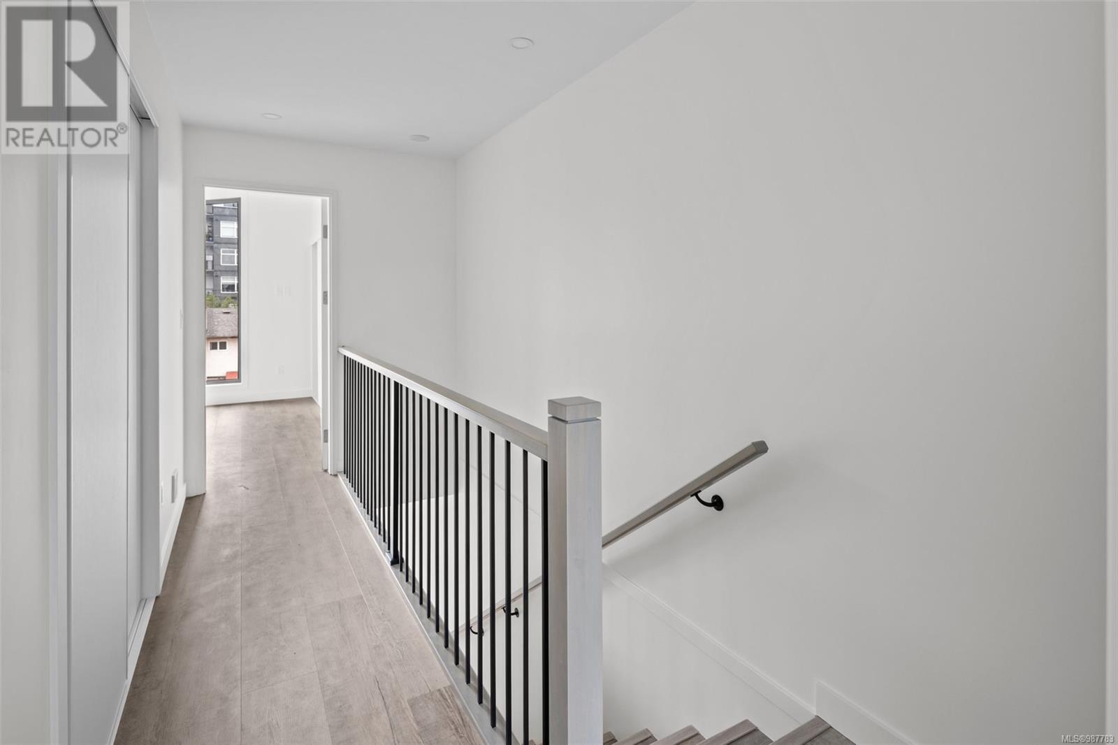 104 916 Orono Ave, Langford real estate listing 987783