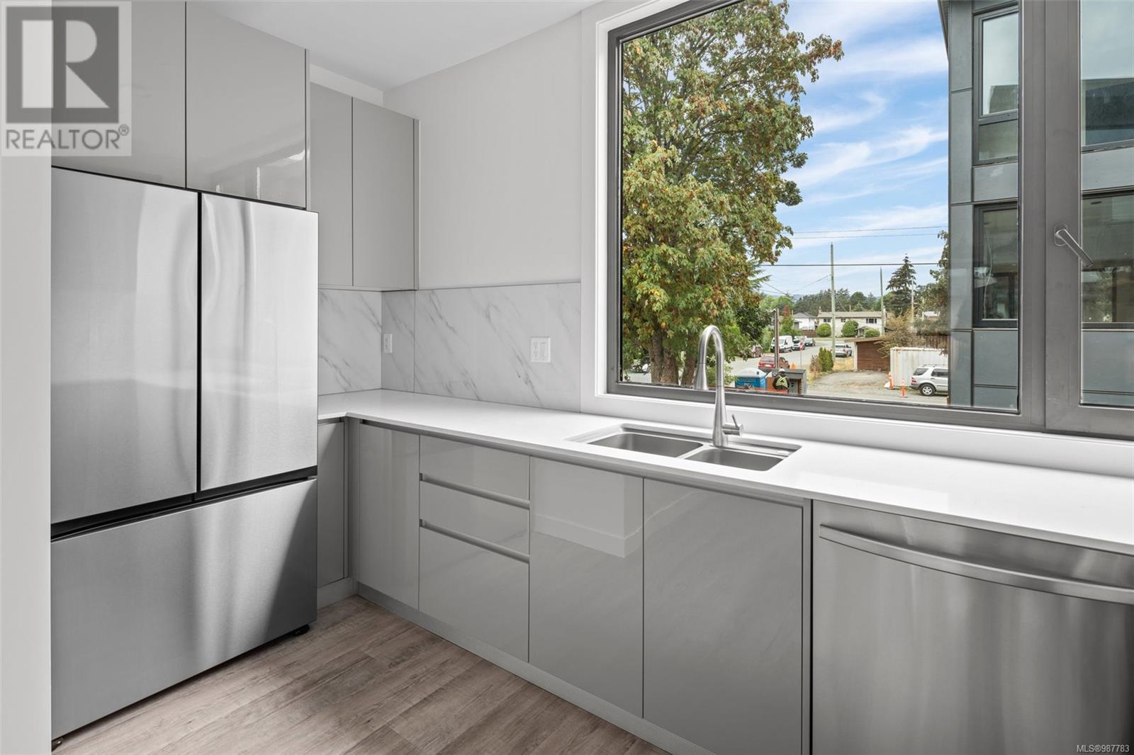 104 916 Orono Ave, Langford real estate listing 987783