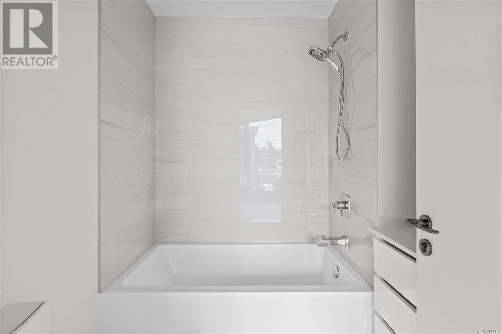 104 916 Orono Ave, Langford real estate listing 987783