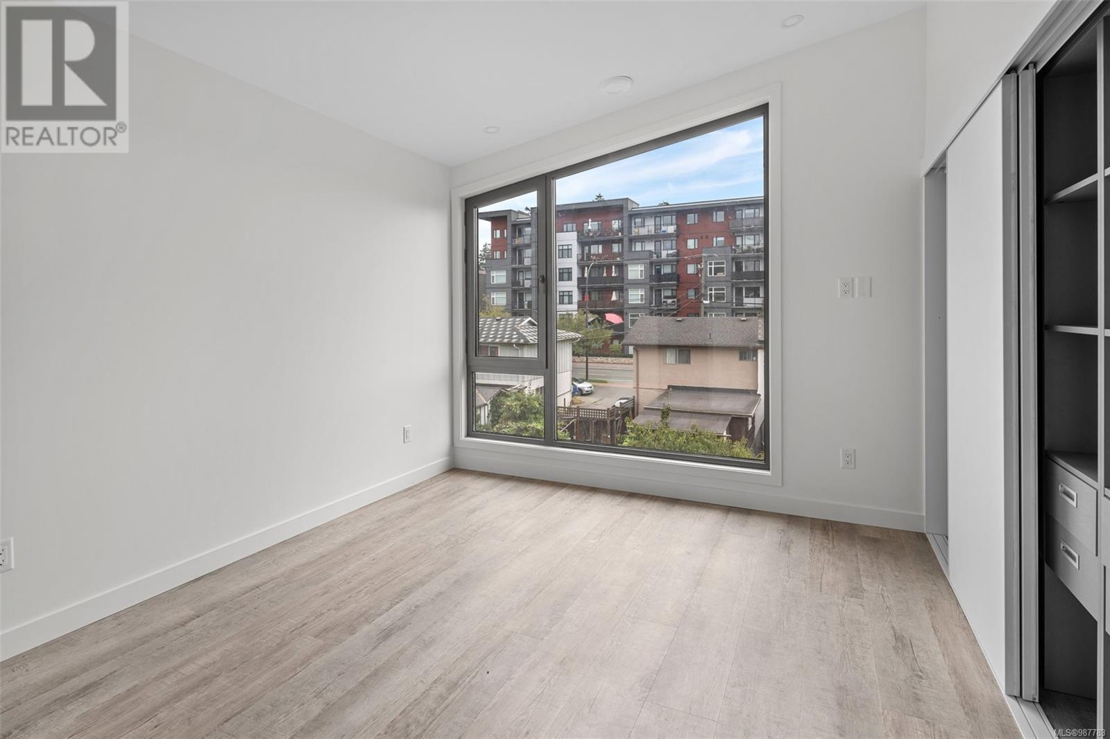 104 916 Orono Ave, Langford real estate listing 987783