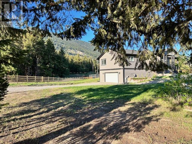 2939 Wetaskiwin Road, Falkland