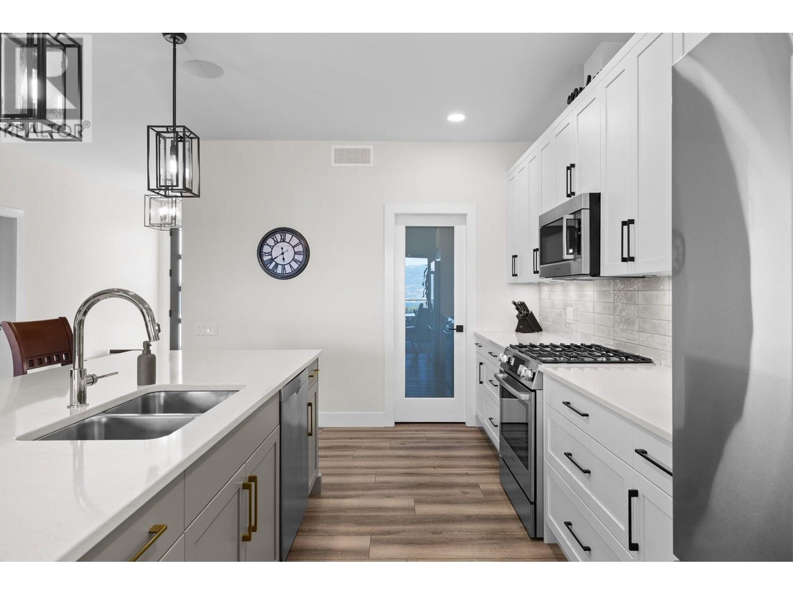  17511 Sanborn Street, Summerland