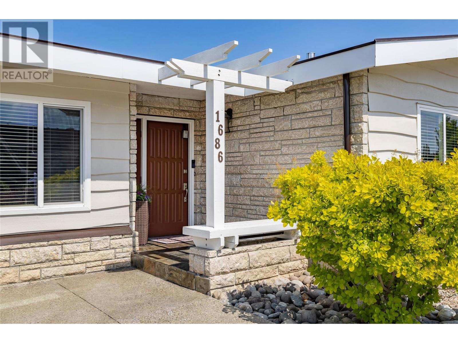  1686 Pritchard Drive, West Kelowna
