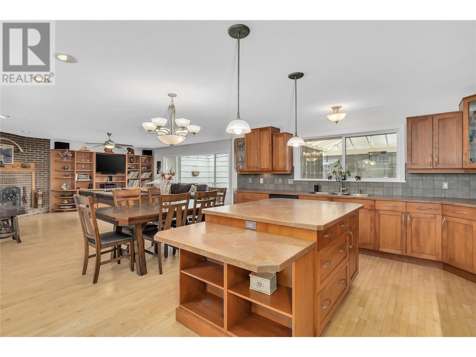  1686 Pritchard Drive, West Kelowna