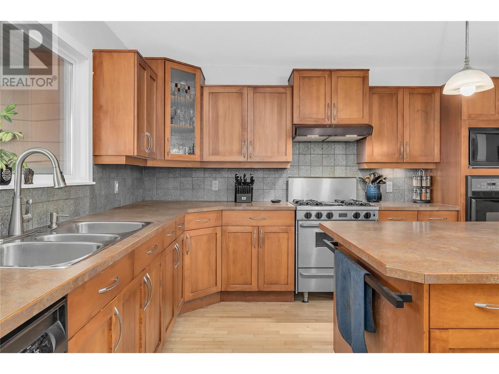  1686 Pritchard Drive, West Kelowna