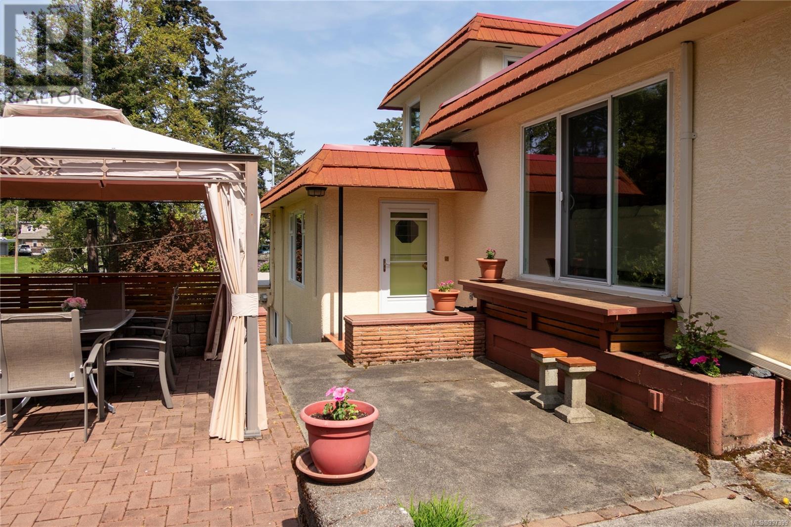 3815 Wilkinson Rd, Saanich
