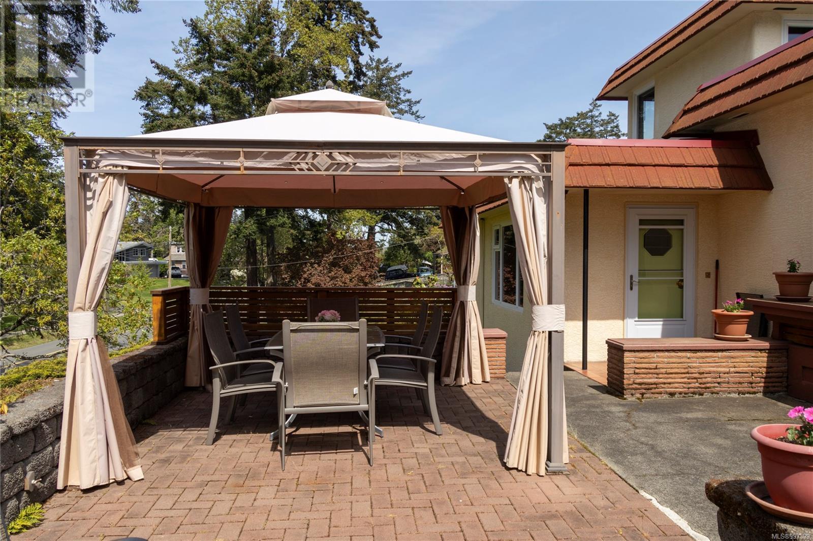  3815 Wilkinson Road, Saanich
