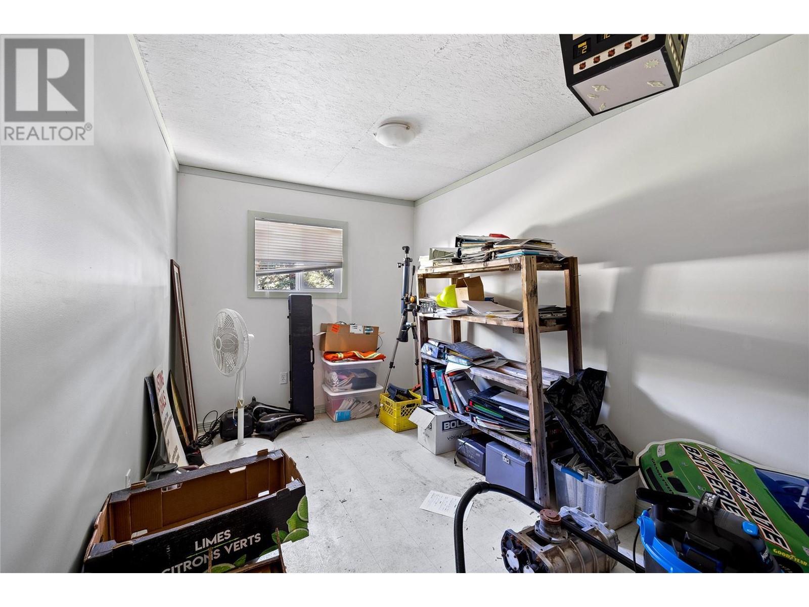6580 33 Highway, Beaverdell