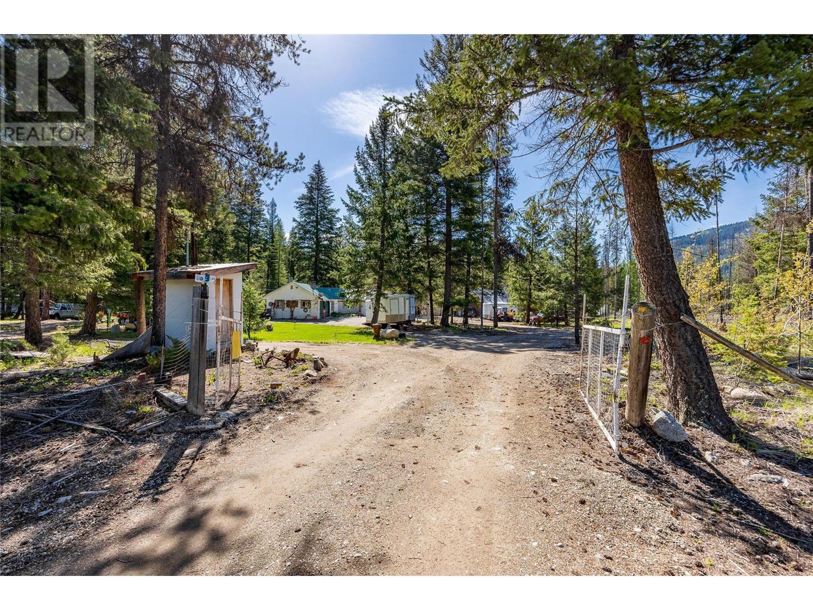 6580 33 Highway, Beaverdell