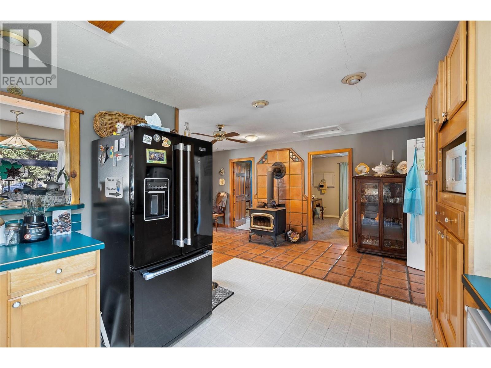 6580 33 Highway, Beaverdell