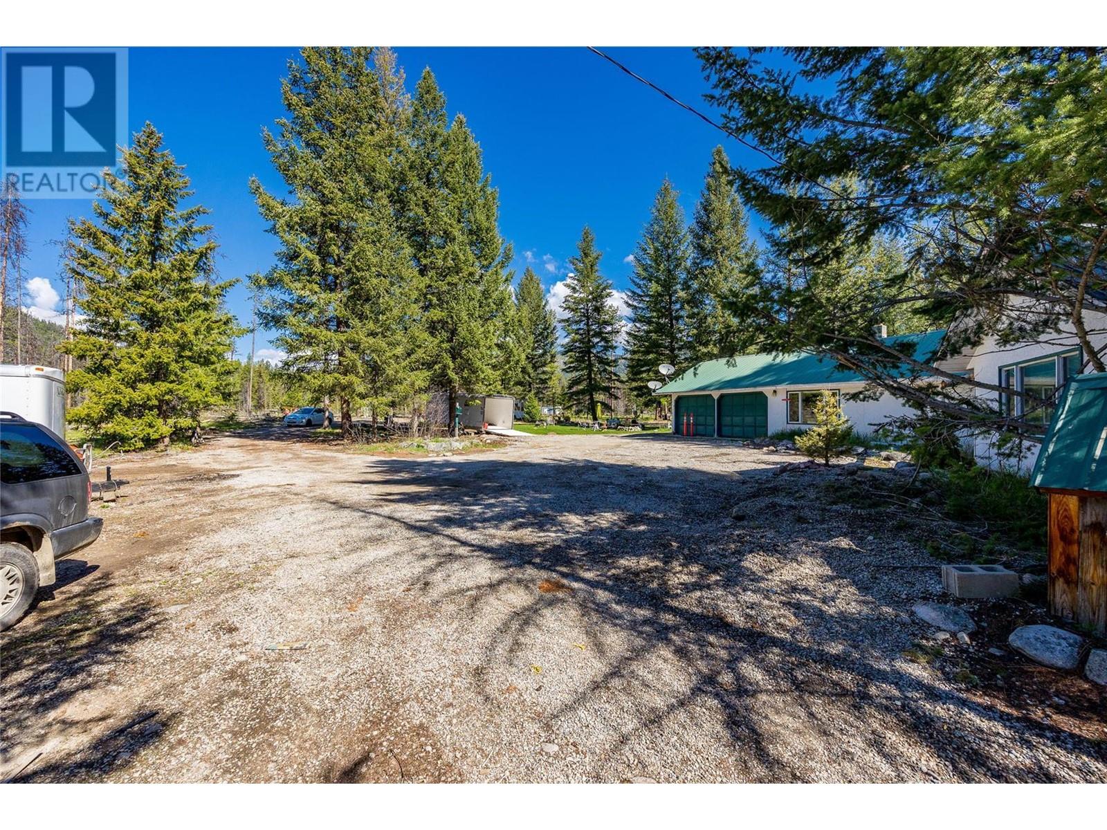 6580 33 Highway, Beaverdell