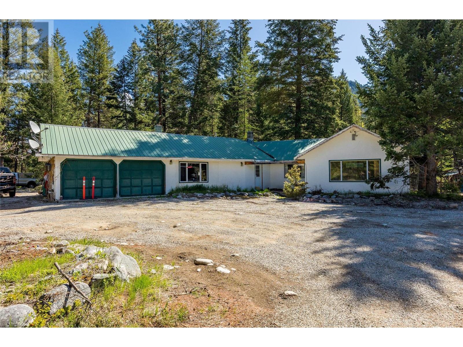 6580 33 Highway, Beaverdell