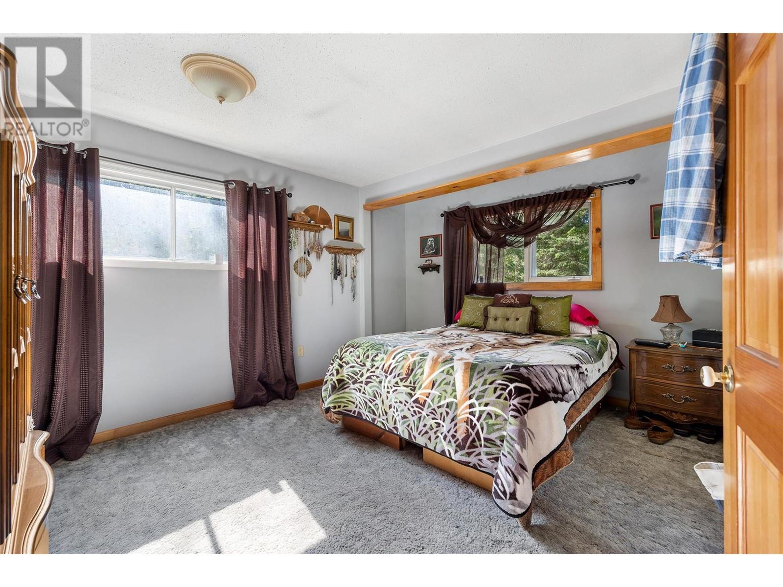 6580 33 Highway, Beaverdell