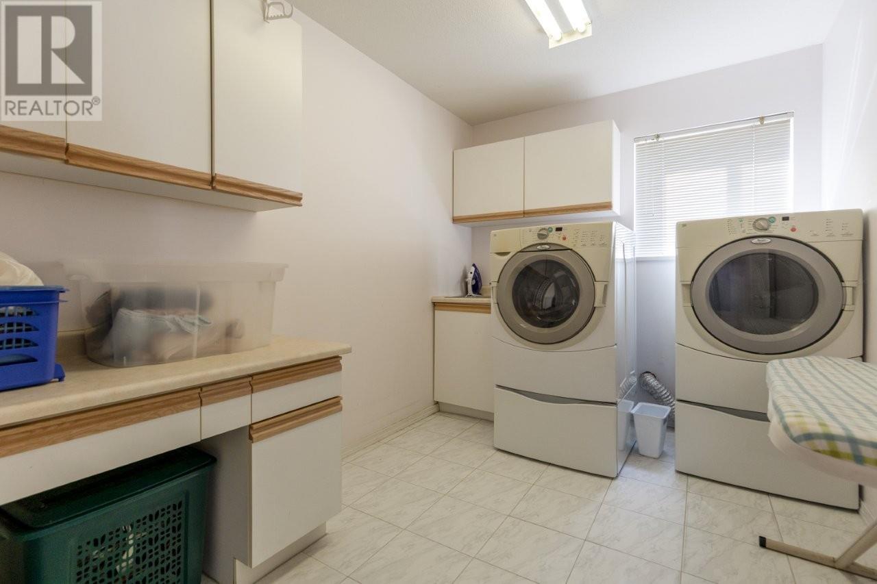 Photo 10 of 4925 Sidley Street, Burnaby BC