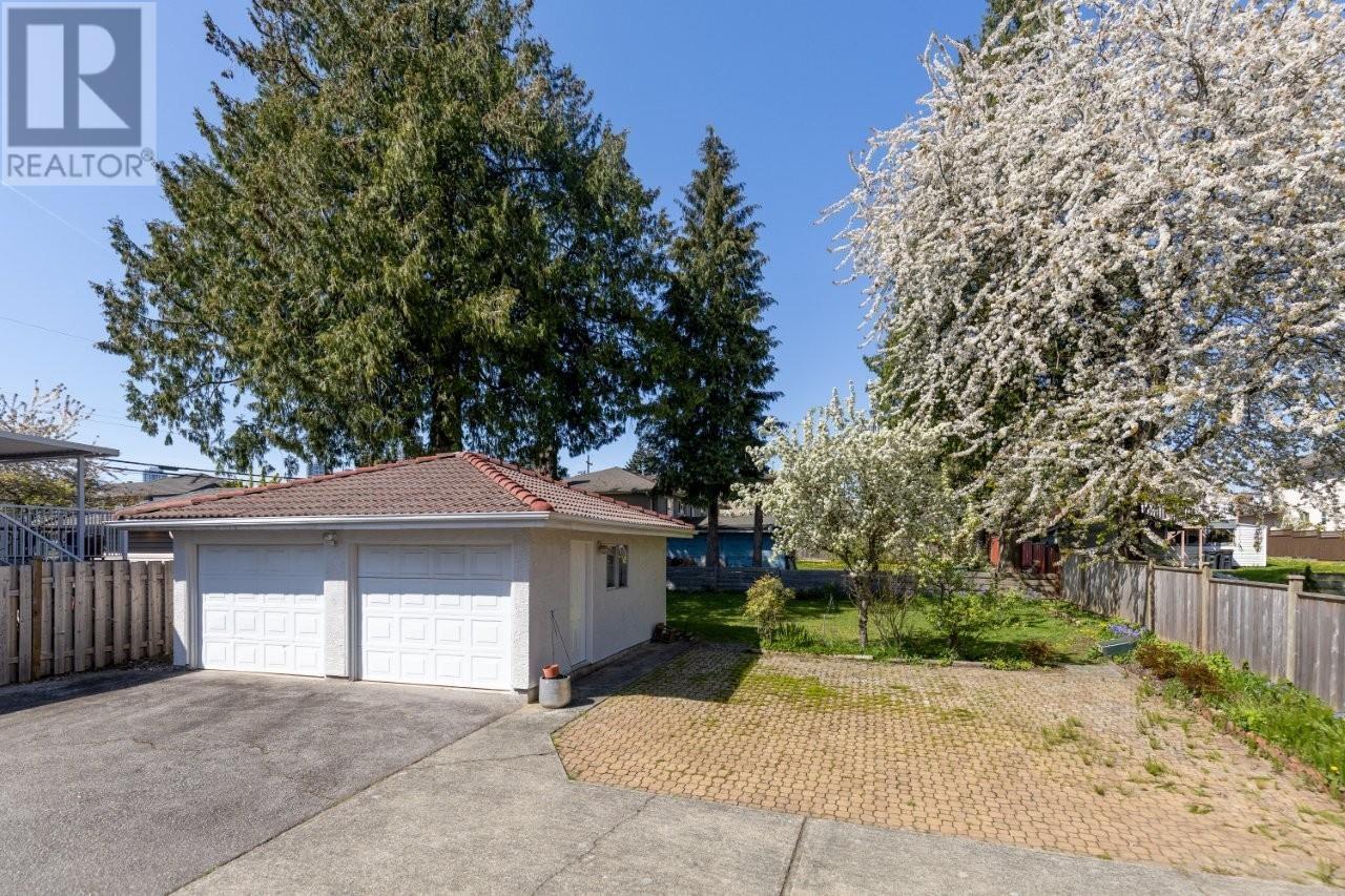 Photo 30 of 4925 Sidley Street, Burnaby BC