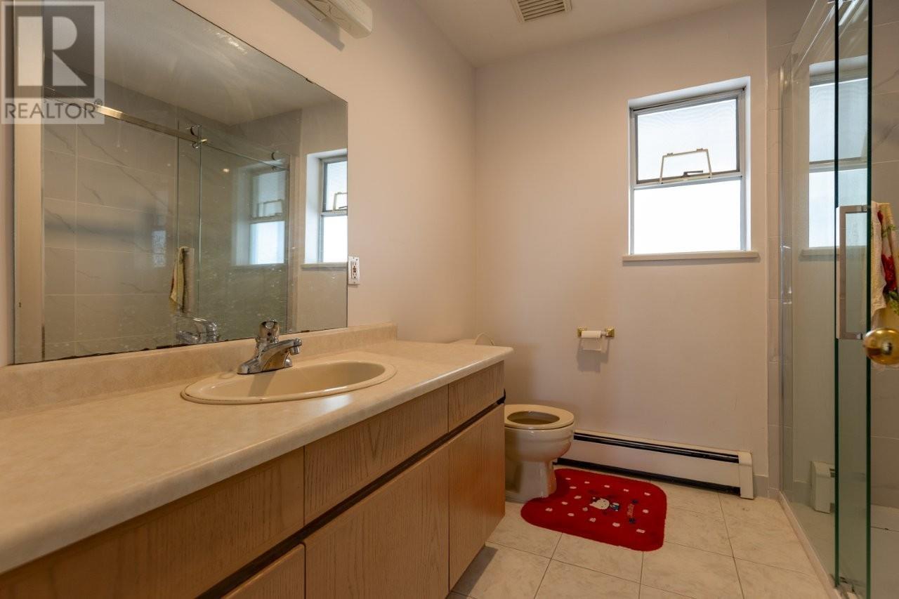 Photo 17 of 4925 Sidley Street, Burnaby BC
