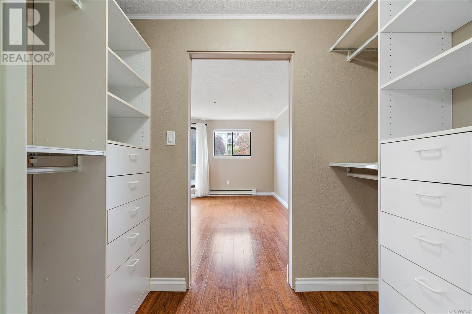 105 1560 Hillside Avenue, Victoria