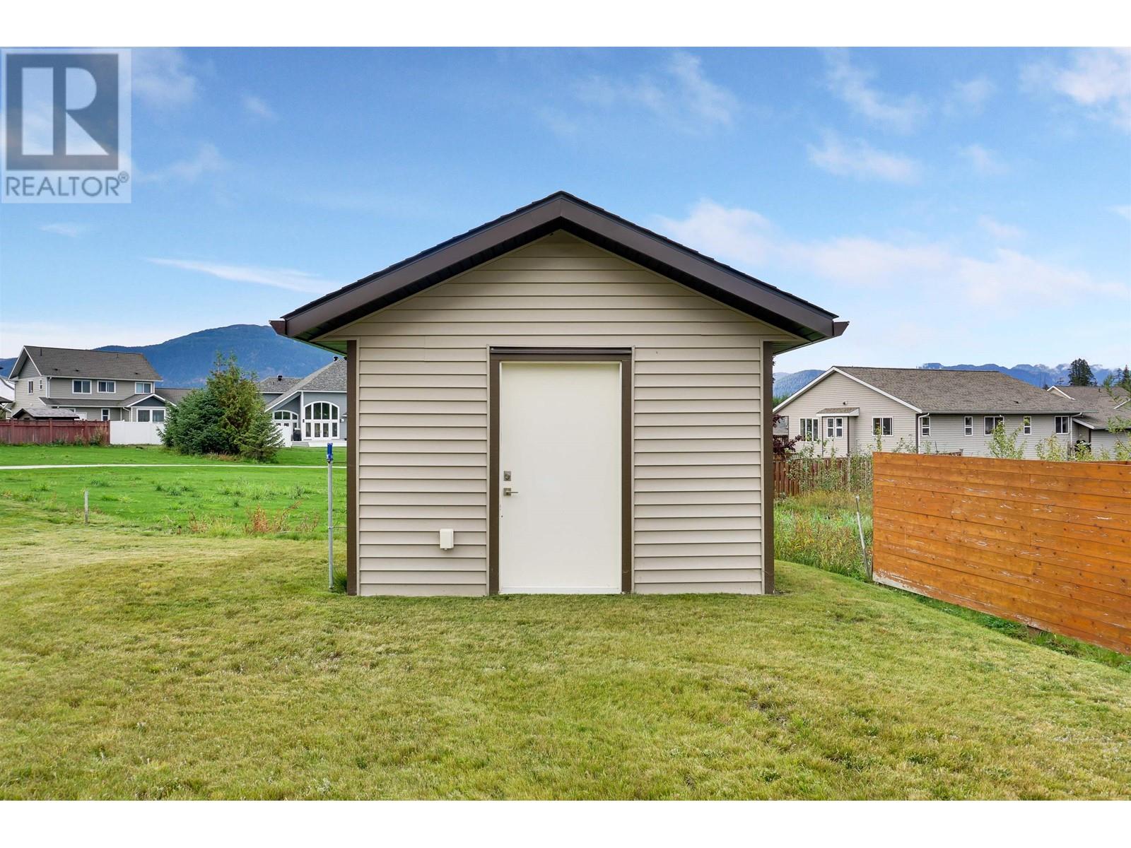 64 WOZNEY STREET, Kitimat