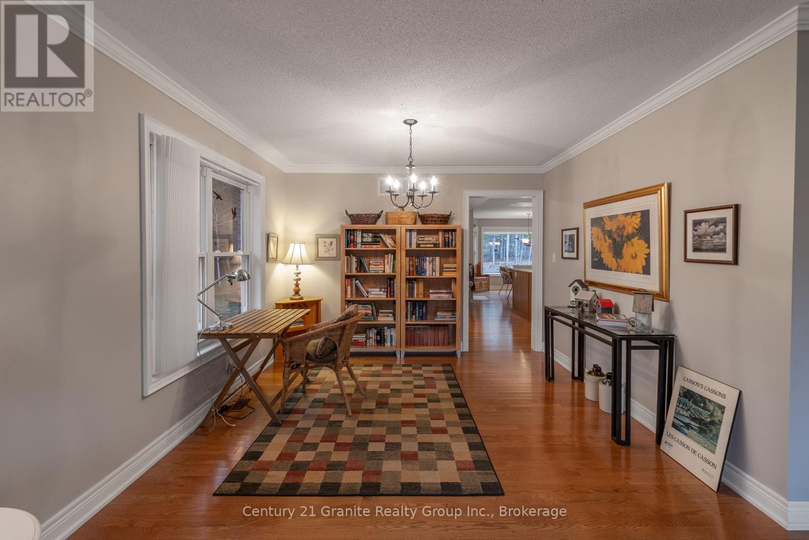 Photo 29 of 117 Halbiem Crescent, Dysart Et Al ON