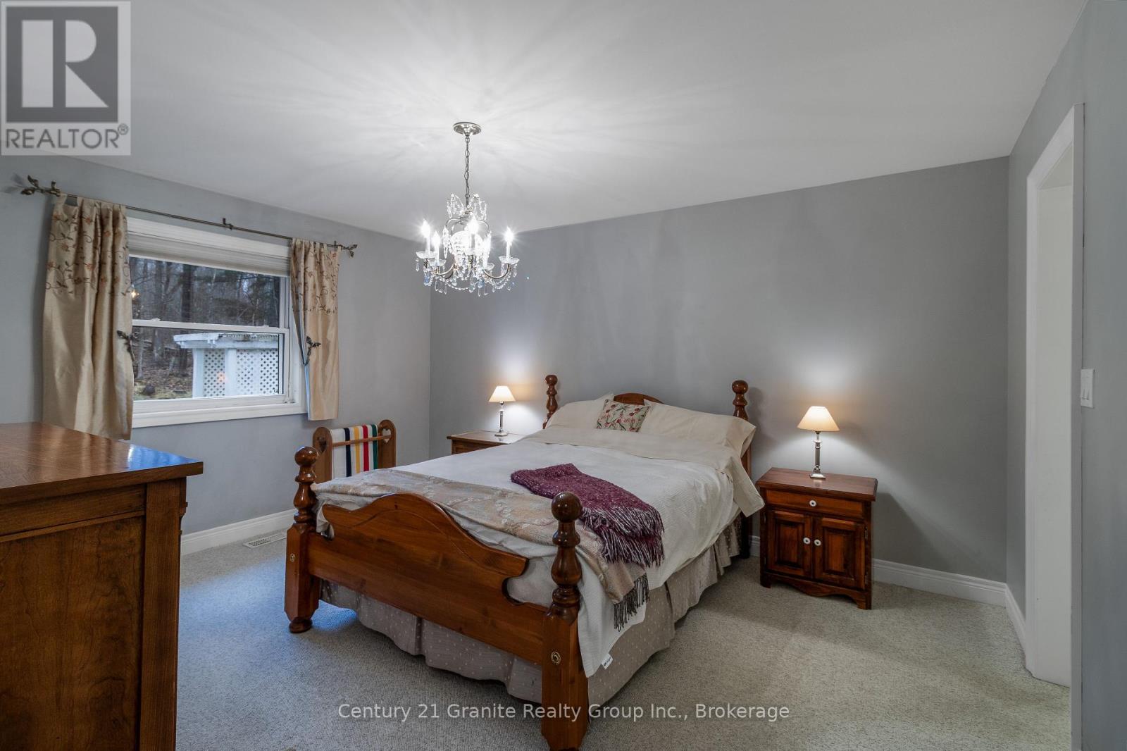 Photo 8 of 117 Halbiem Crescent, Dysart Et Al ON