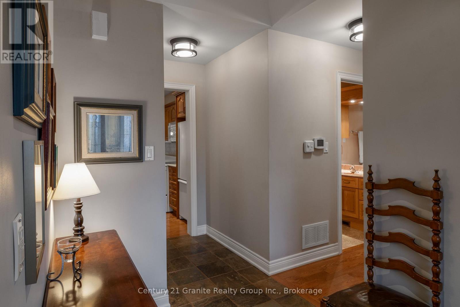 Photo 15 of 117 Halbiem Crescent, Dysart Et Al ON
