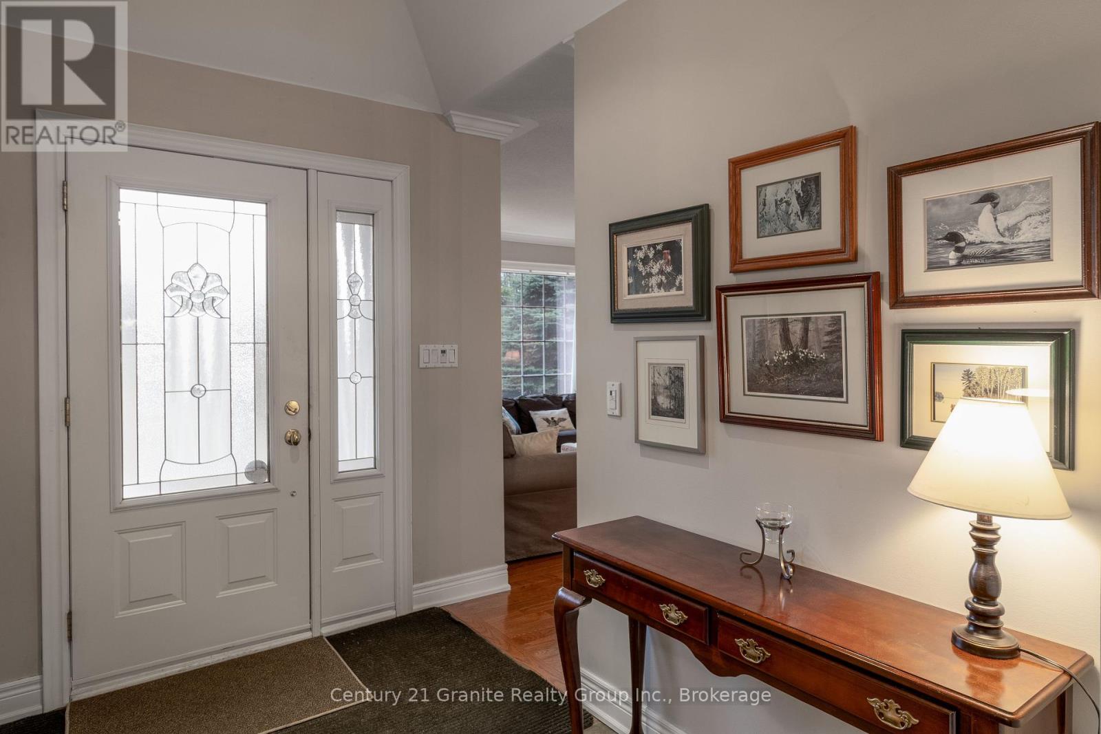 Photo 35 of 117 Halbiem Crescent, Dysart Et Al ON
