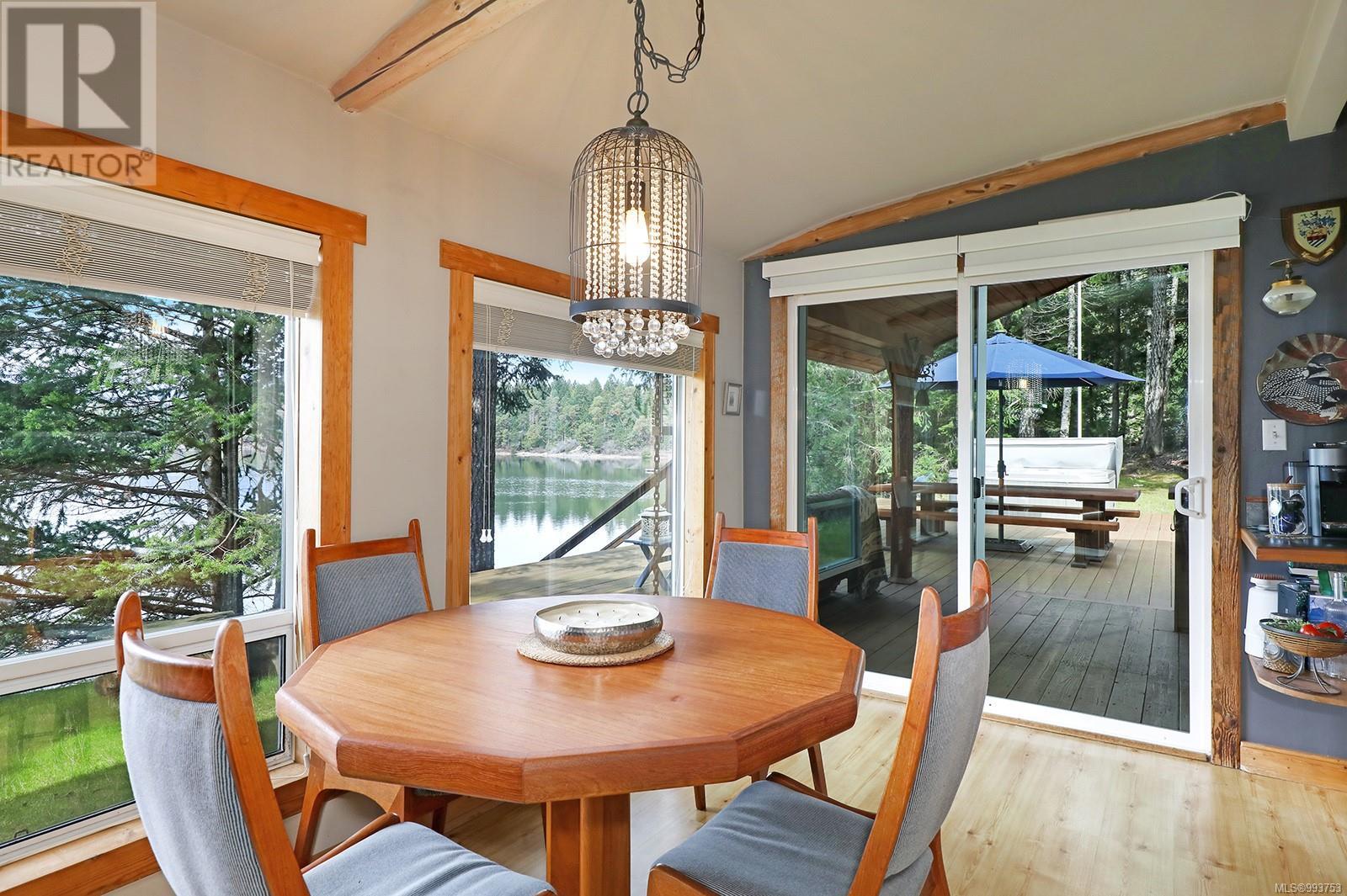 Photo 14 of 1120 Spider Lake Rd, Qualicum Beach BC