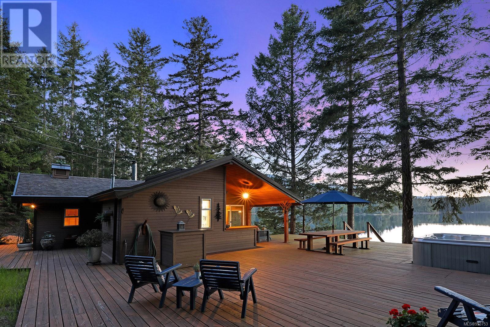 Photo 10 of 1120 Spider Lake Rd, Qualicum Beach BC