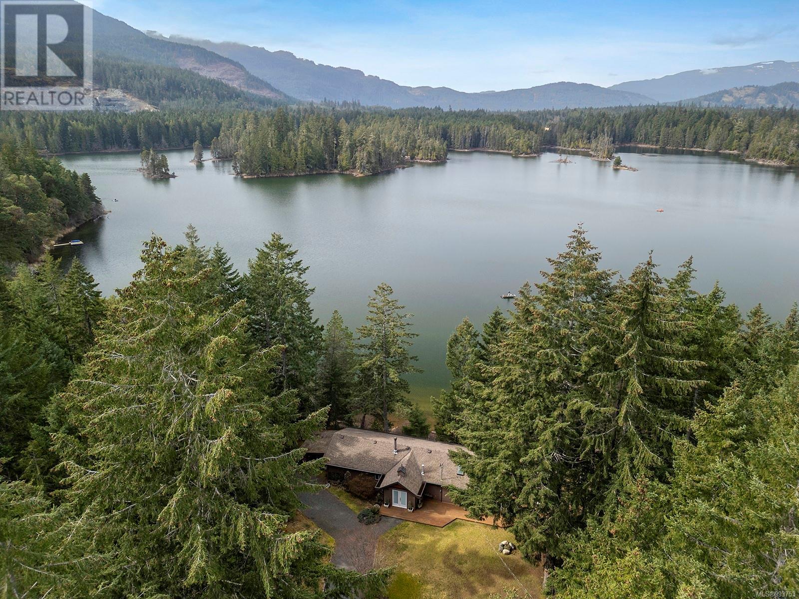 Photo 25 of 1120 Spider Lake Rd, Qualicum Beach BC